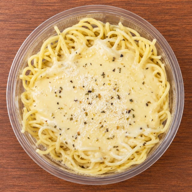 Spaghetti and Alfredo.